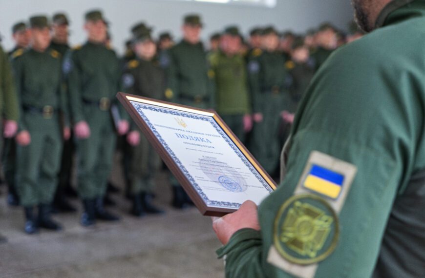 Вручення подяк та звань курсантам Академії