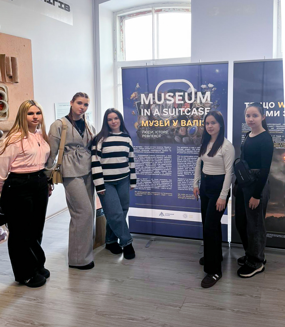 Курсанти та студенти взяли участь у відкритті виставки «Музей у тривожній валізі»