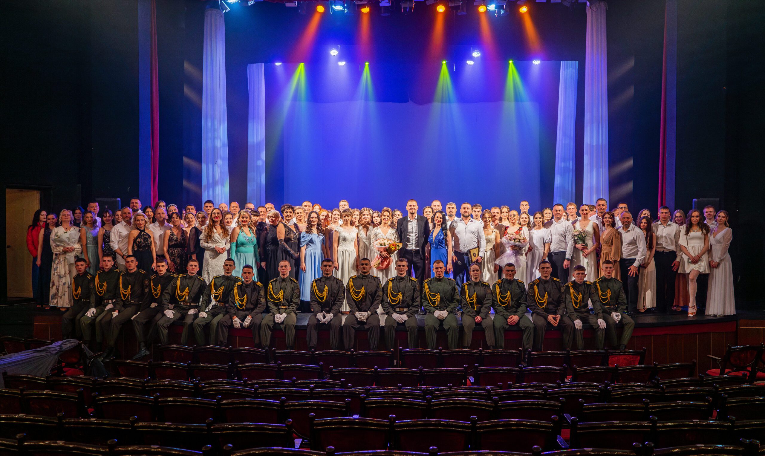 🤍 Другий благодійний бал ПАУ на сцені Чернігівського драмтеатру