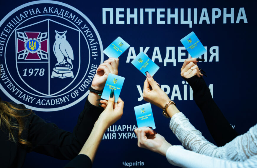 🦉📚 Першокурсники отримали свої перші студентські квитки